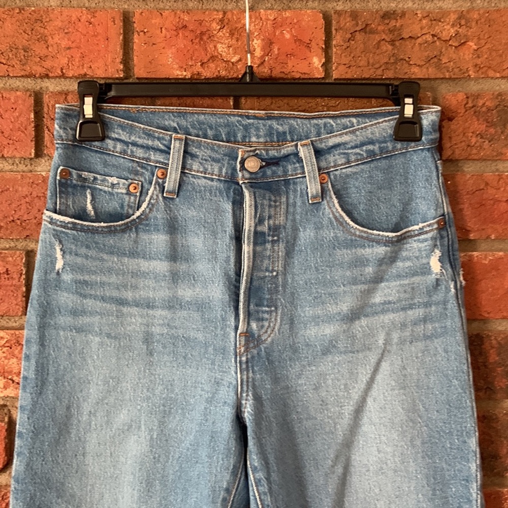 Levi’s 501 Stylish Light Blue Straight Leg Distressed Jeans - Picture 2 of 10